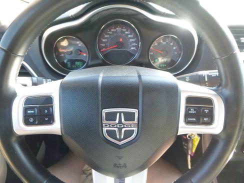 Used 2011 Dodge Avenger Mainstreet FWD image 21