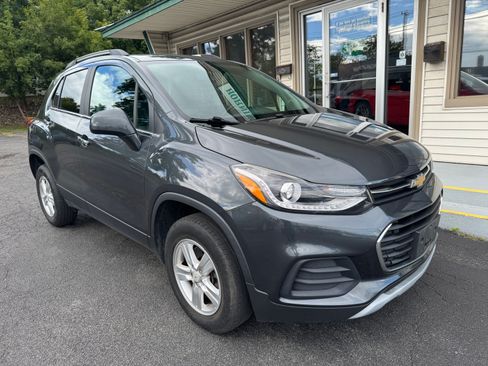 Used 2017 Chevrolet Trax AWD LT w/ 1LT image 2