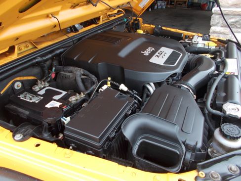 Used 2012 Jeep Wrangler 4WD Sport image 9