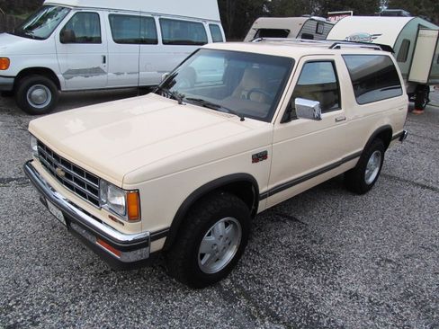 Used 1989 Chevrolet S10 Blazer image 2