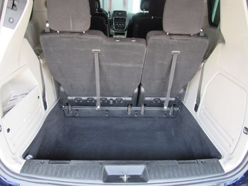 Used 2012 Dodge Grand Caravan SXT FWD image 12