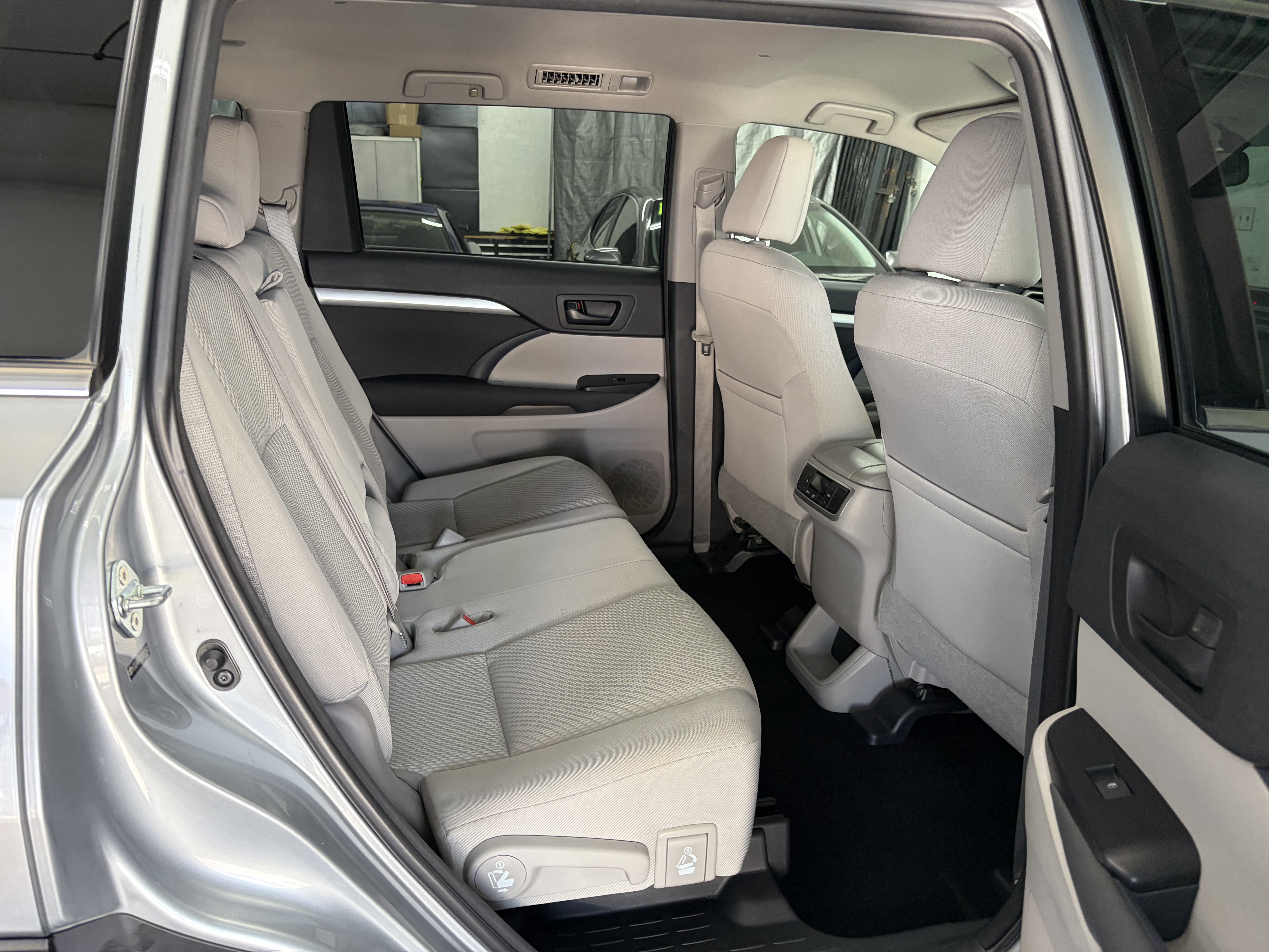 Used 2014 Toyota Highlander FWD LE V6 image 16