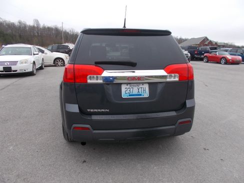 Used 2010 GMC Terrain SLE image 3
