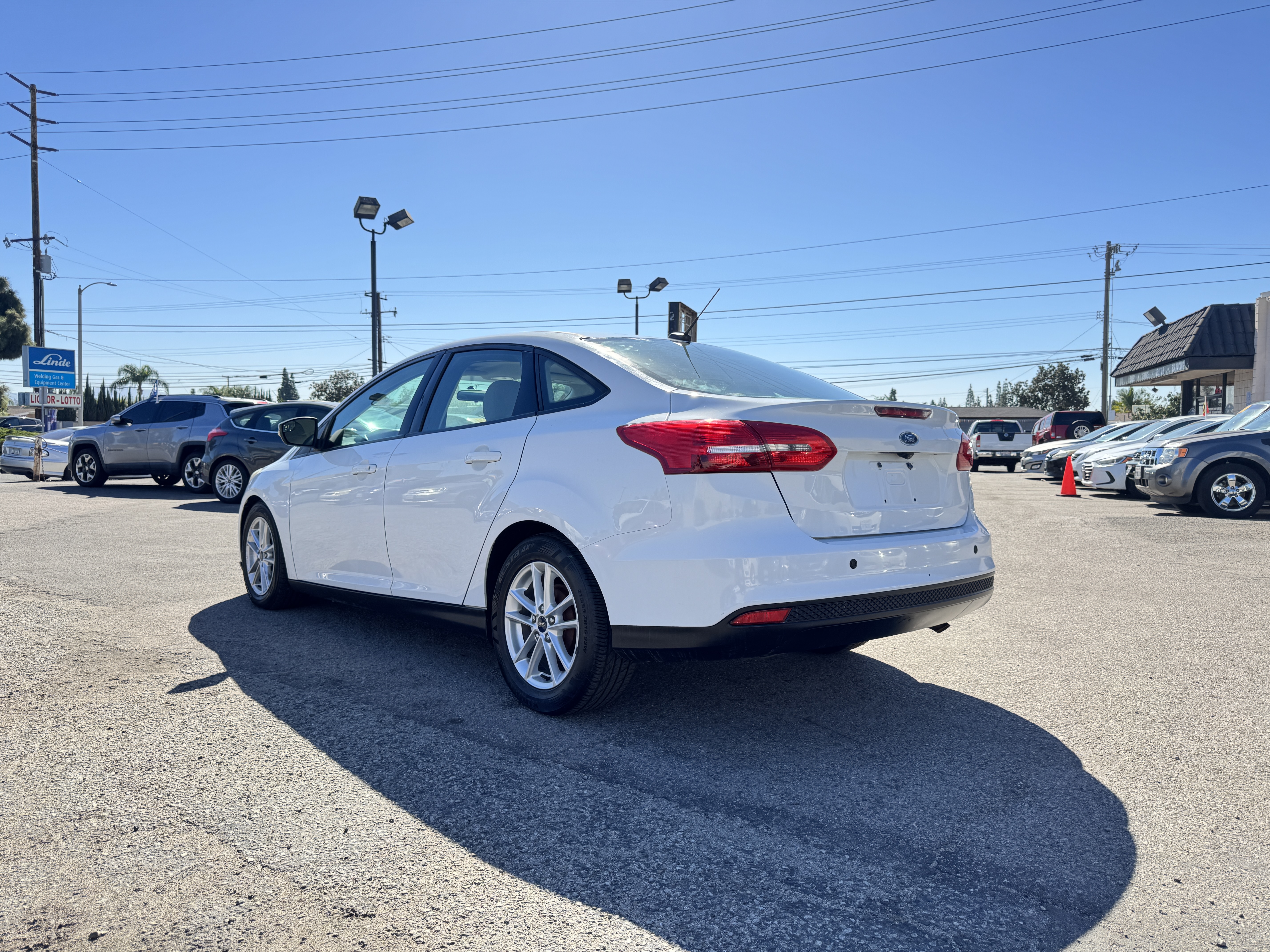 Used 2016 Ford Focus SE Sedan FWD image 5