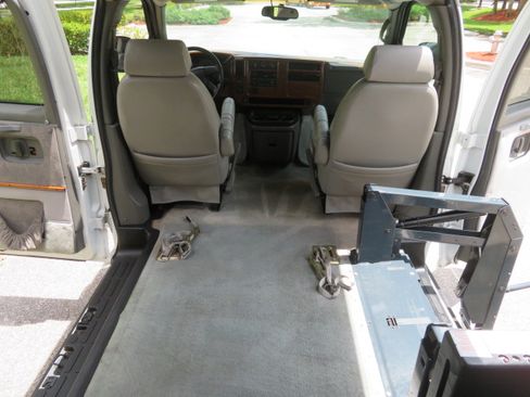 Used 2004 GMC Savana 1500 SLT RWD image 12