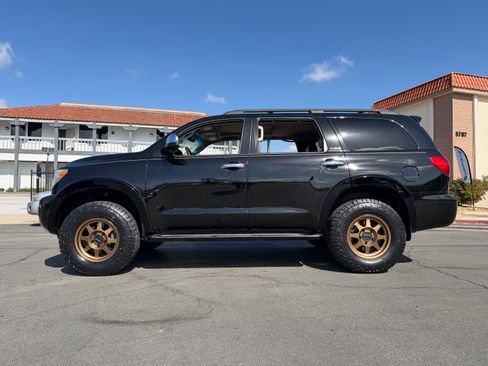 Used 2016 Toyota Sequoia Platinum image 3