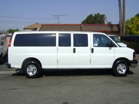 Used 2011 Chevrolet Express 3500 LT image 2
