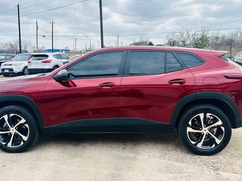 Used 2025 Chevrolet Trax RS image 6