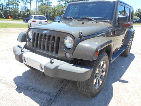 Used 2015 Jeep Wrangler Unlimited Sahara image 2