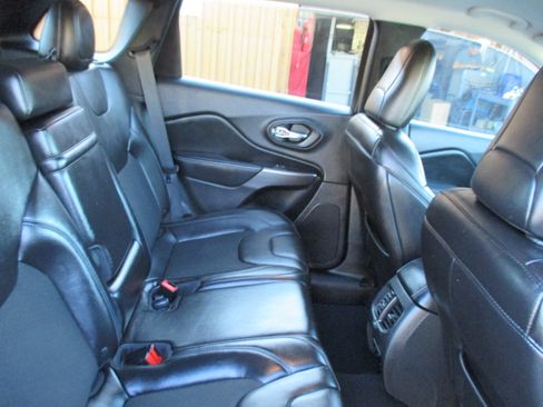 Used 2019 Jeep Cherokee FWD Latitude Plus image 14