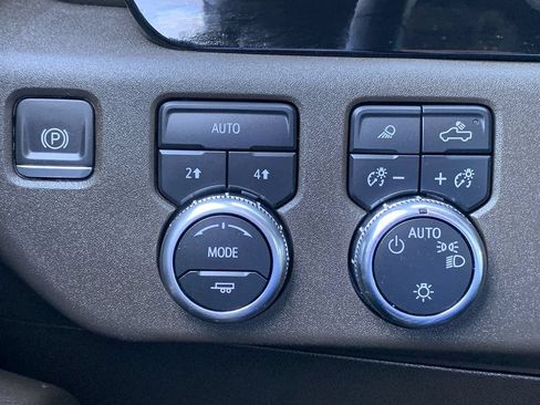 Used 2024 GMC Sierra 1500 SLE AWD/4WD image 17