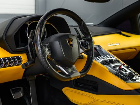 Used 2013 Lamborghini Aventador LP 700-4 image 28