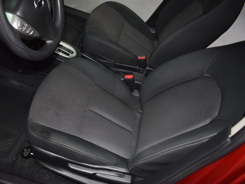 Used 2019 Nissan Versa SV FWD image 29