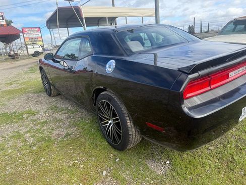 Used 2012 Dodge Challenger SXT image 8