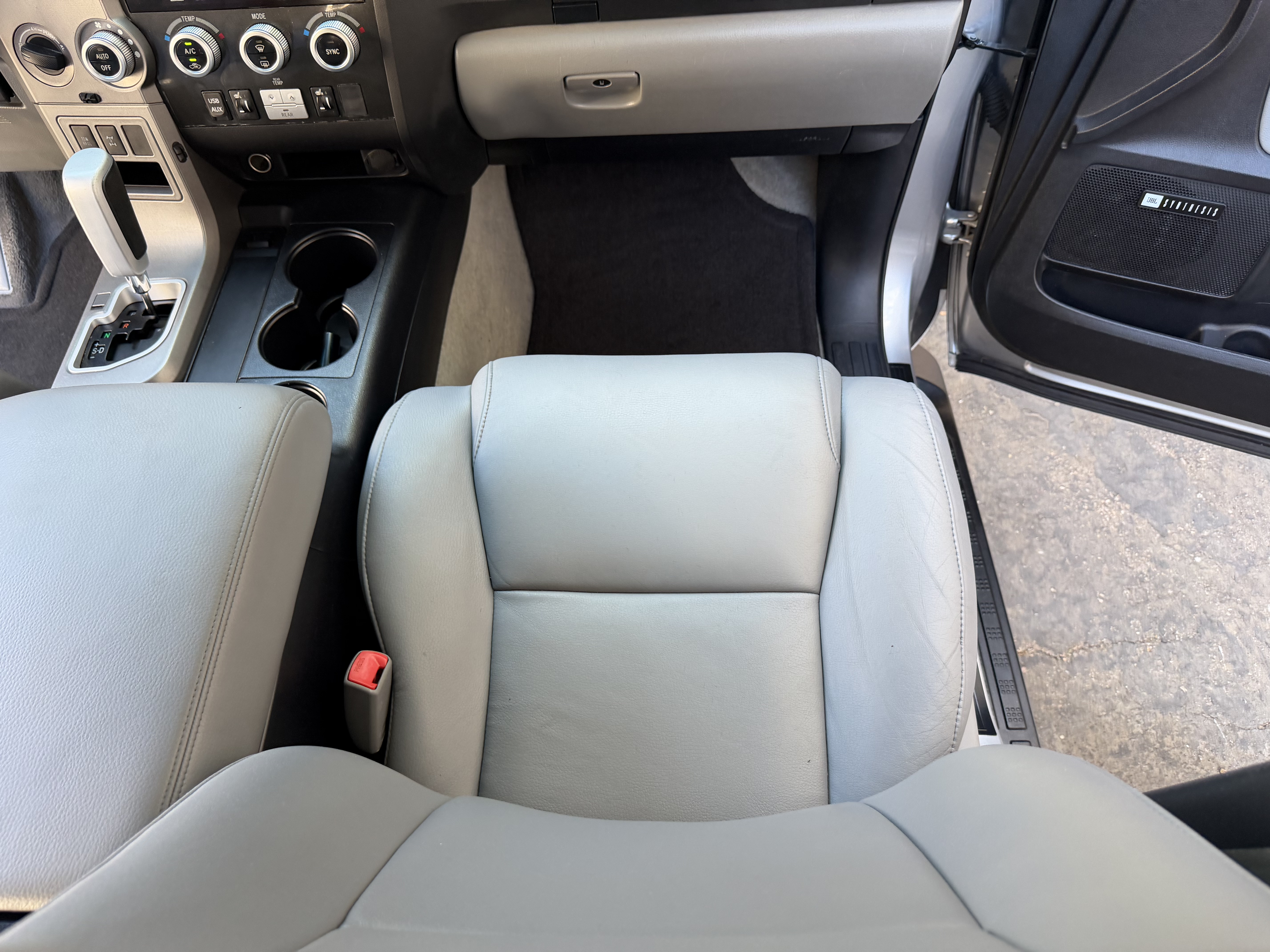 Used 2011 Toyota Sequoia Limited AWD/4WD image 33