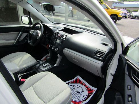 Used 2015 Subaru Forester 2.5i Premium AWD/4WD image 22