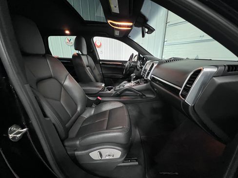 Used 2013 Porsche Cayenne Diesel AWD/4WD image 16