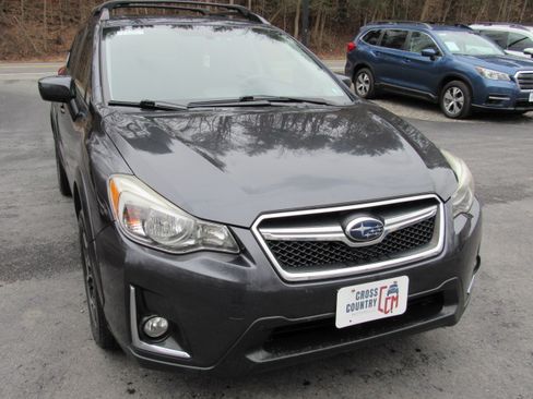 Used 2017 Subaru Crosstrek 2.0i Premium image 16
