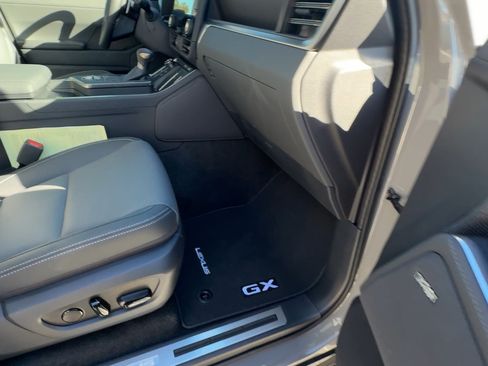 Used 2025 Lexus GX 550 image 28