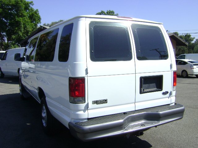 Used 2003 Ford E-350 and Econoline 350 Extended Super Duty RWD image 5