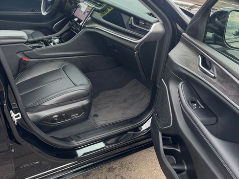 Used 2023 Jeep Grand Cherokee 30th Anniversary image 10