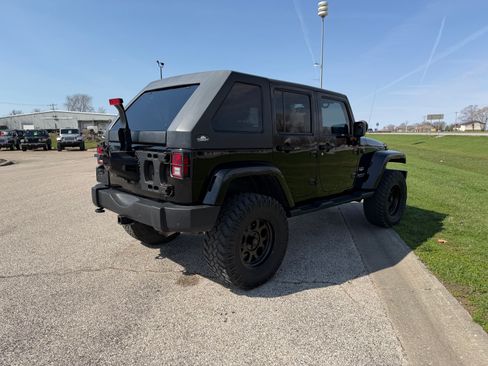 Used 2014 Jeep Wrangler Unlimited Sahara image 5