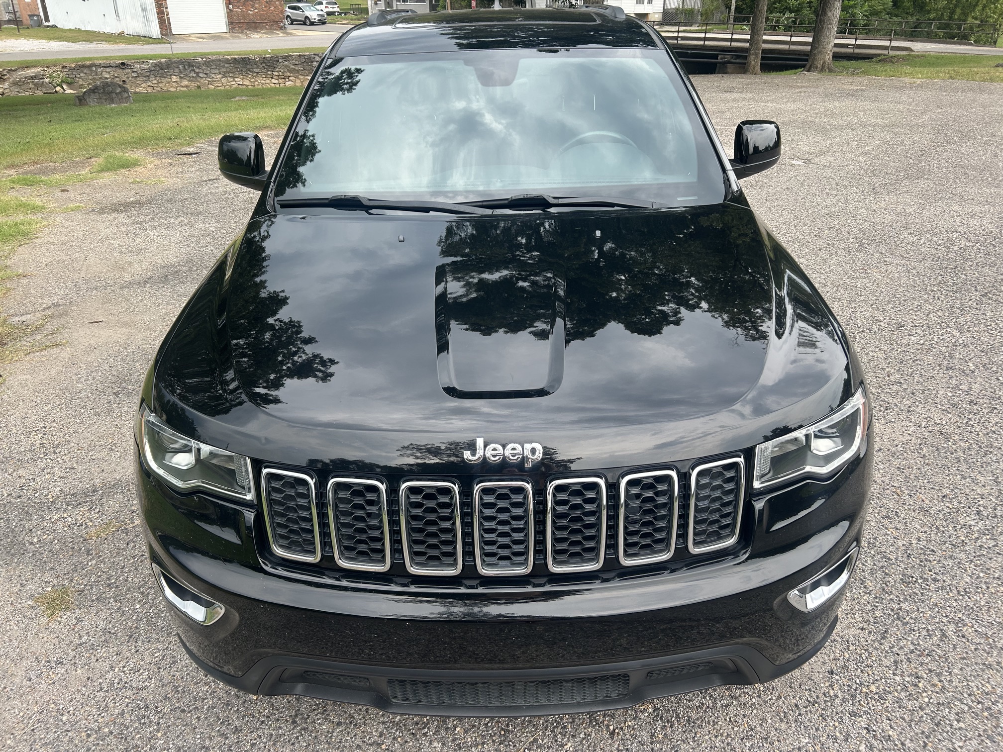 Used 2018 Jeep Grand Cherokee 2WD Laredo image 3