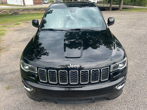 Used 2018 Jeep Grand Cherokee 2WD Laredo image 3