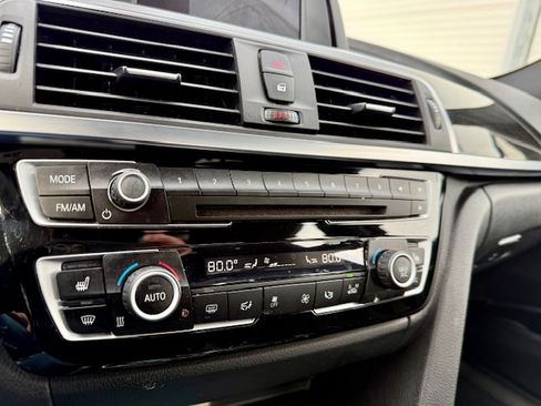 Used 2018 BMW 330i xDrive image 22