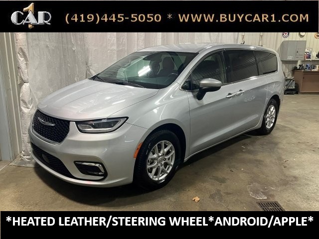 Used 2023 Chrysler Pacifica Touring-L FWD image 1