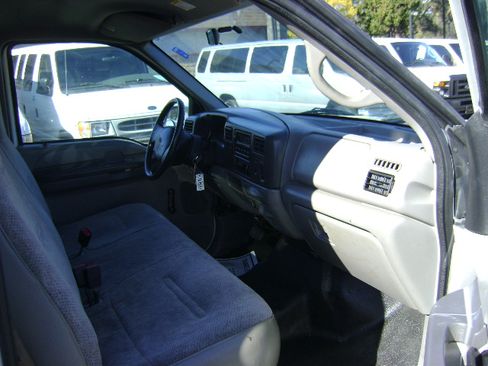 Used 2000 Ford F350 XL image 10