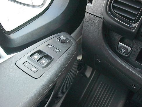 Used 2024 RAM ProMaster 2500 image 15