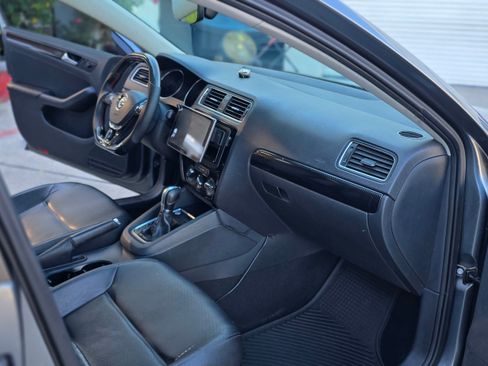 Used 2017 Volkswagen Jetta SE image 23