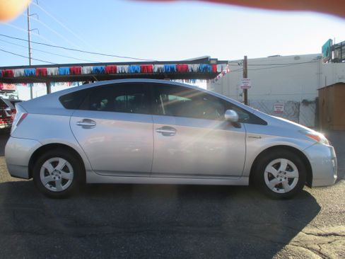 Used 2010 Toyota Prius Two image 2