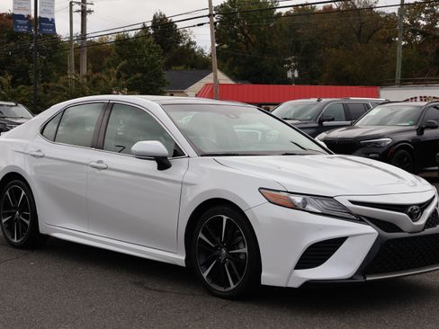 Used 2018 Toyota Camry XSE image 10