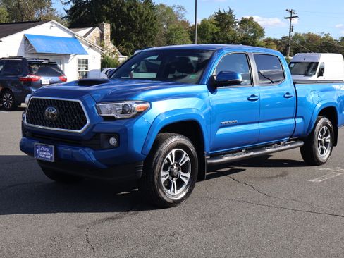 Used 2018 Toyota Tacoma TRD Sport image 4