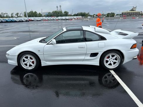 Used 1998 Toyota MR2 image 1