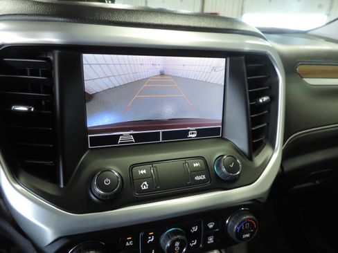 Used 2023 GMC Acadia SLE image 35