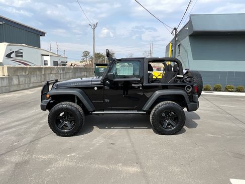 Used 2016 Jeep Wrangler Sport image 8