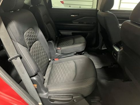 Used 2022 Nissan Pathfinder SV image 27