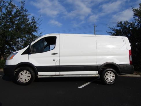 Used 2017 Ford Transit 250 image 1