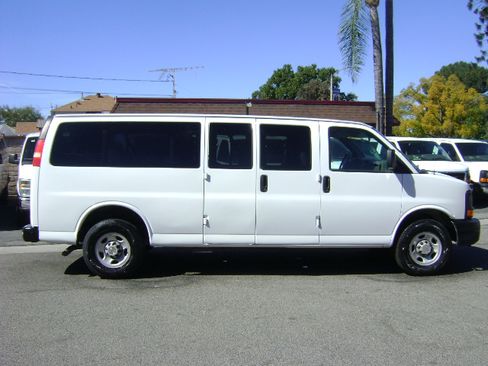 Used 2003 Chevrolet Express 3500 LS image 3