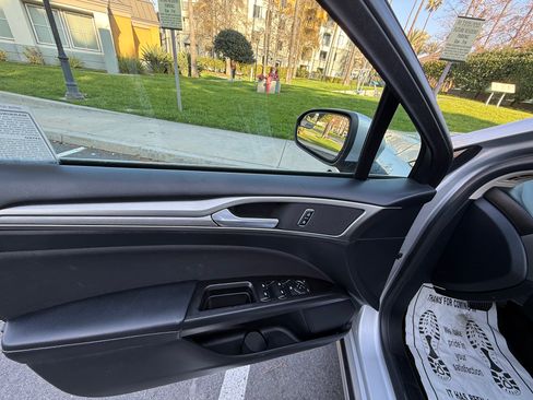 Used 2017 Ford Fusion SE image 14