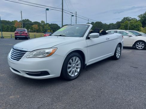 Used 2011 Chrysler 200 Touring image 1