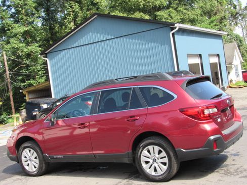 Used 2019 Subaru Outback 2.5i Premium AWD/4WD image 6