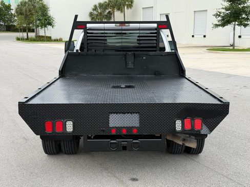 Used 2012 Ford F550 image 4