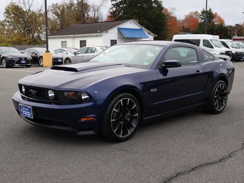 Used 2011 Ford Mustang GT Premium image 2