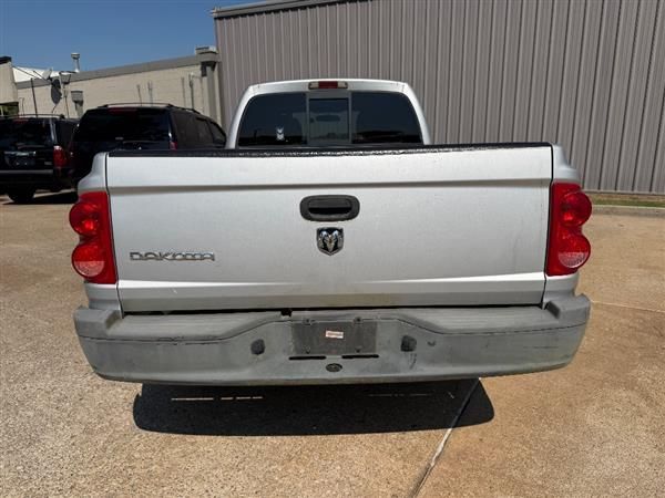 Used 2005 Dodge Dakota 2WD Club Cab ST image 3