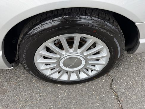 Used 2004 Ford Thunderbird image 28