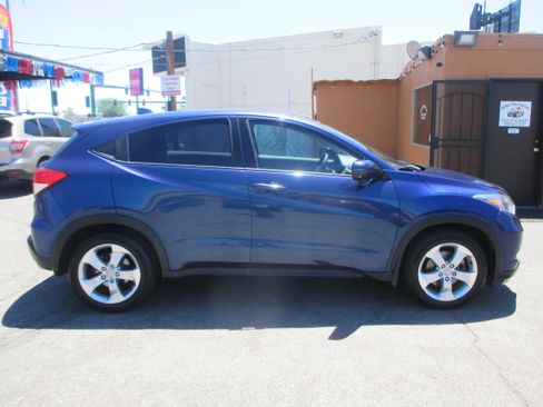 Used 2016 Honda HR-V FWD EX image 2